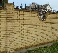 Технология строительства кирпичного забора своими руками
